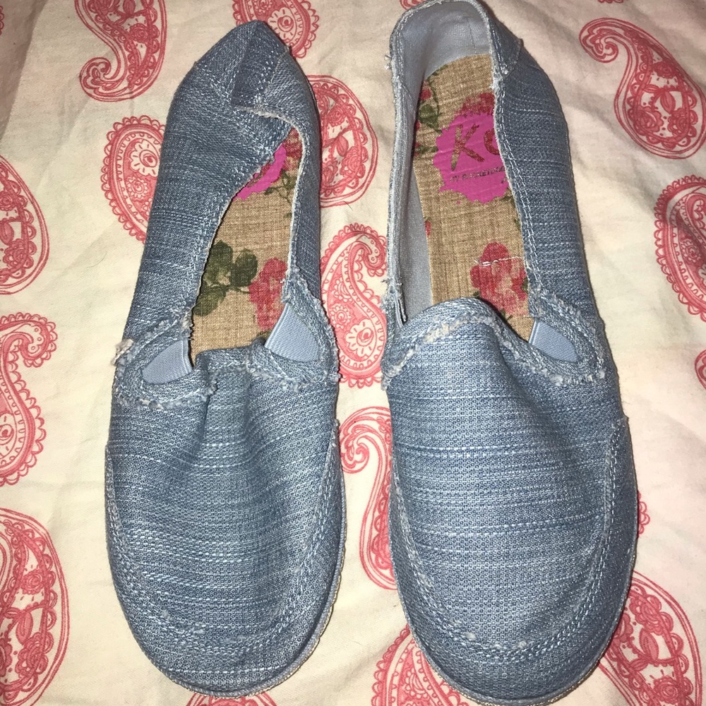 K9 slides by Rocket Dog. Size 8 NWOB